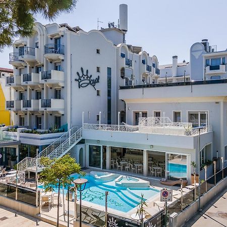 Royal Boutique Hotel Риччоне Экстерьер фото
