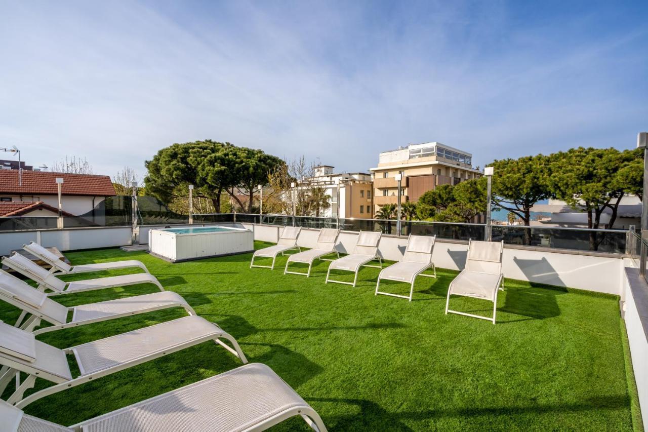 Royal Boutique Hotel Риччоне Экстерьер фото
