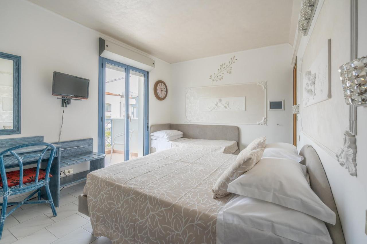 Royal Boutique Hotel Риччоне Экстерьер фото