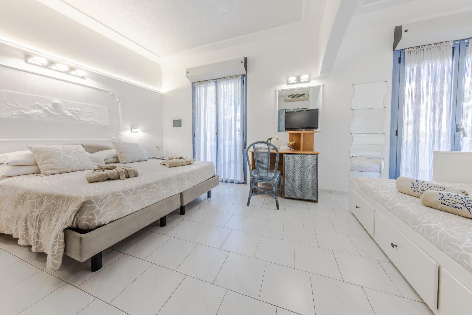 Royal Boutique Hotel Риччоне Экстерьер фото