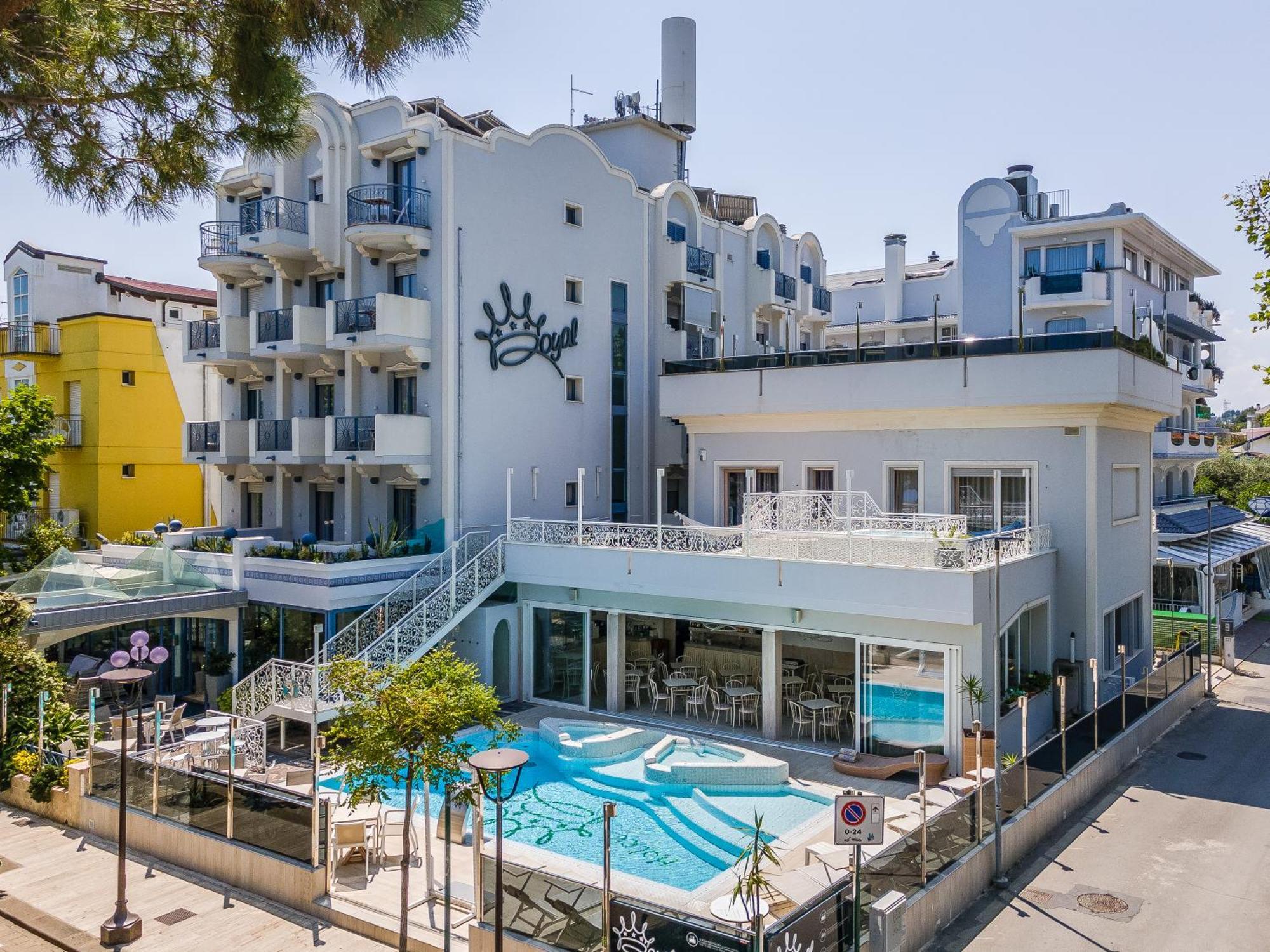 Royal Boutique Hotel Риччоне Экстерьер фото