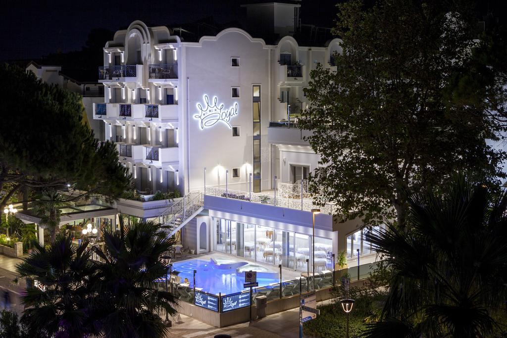 Royal Boutique Hotel Риччоне Экстерьер фото