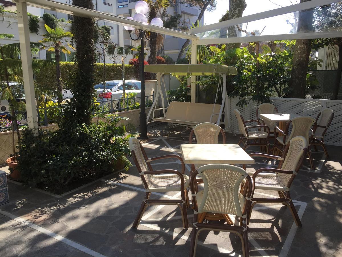 Royal Boutique Hotel Риччоне Экстерьер фото