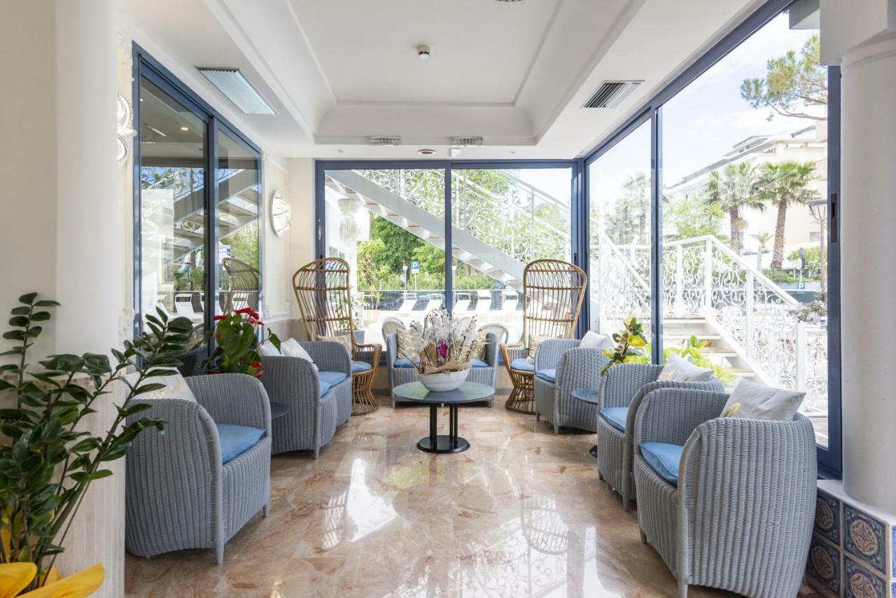 Royal Boutique Hotel Риччоне Экстерьер фото