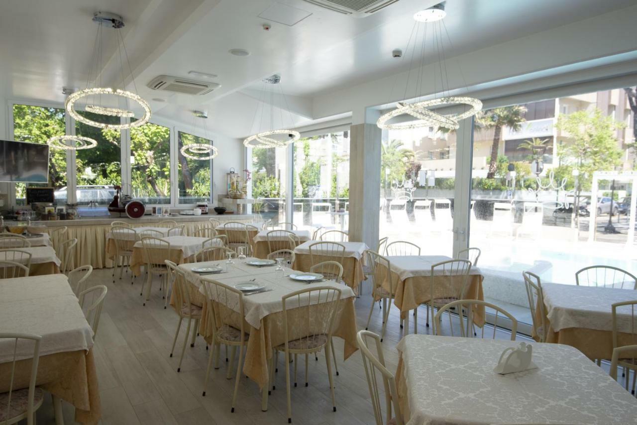 Royal Boutique Hotel Риччоне Экстерьер фото